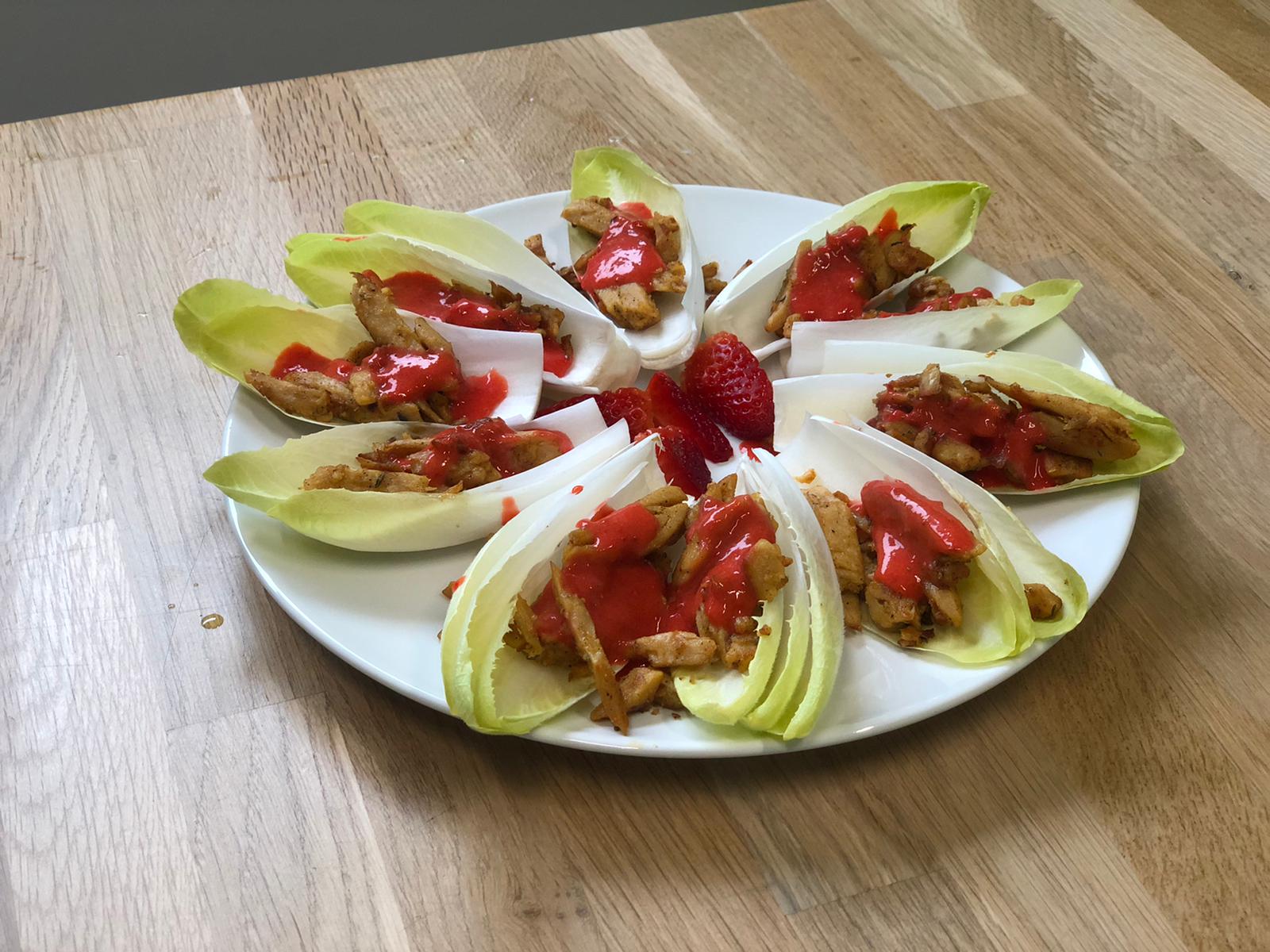 ensalada vegetal con vinagreta de fresa